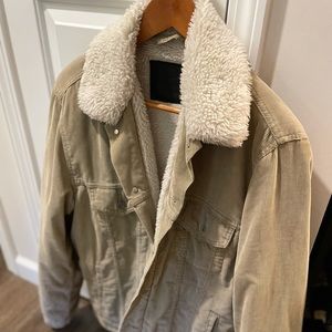 Men’s Levi’s Jacket w/ faux sherpa lining